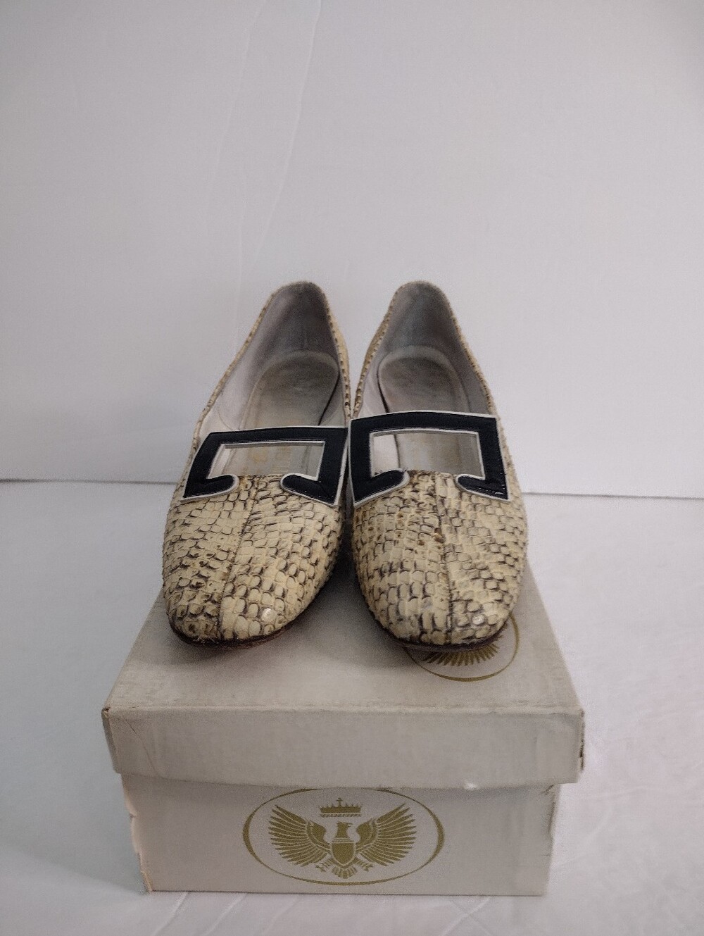 Vintage 60s Mod Snakeskin Pumps Size 6 Square Toe Pilgrim Buckle Kitten Heels - Picture 3 of 12